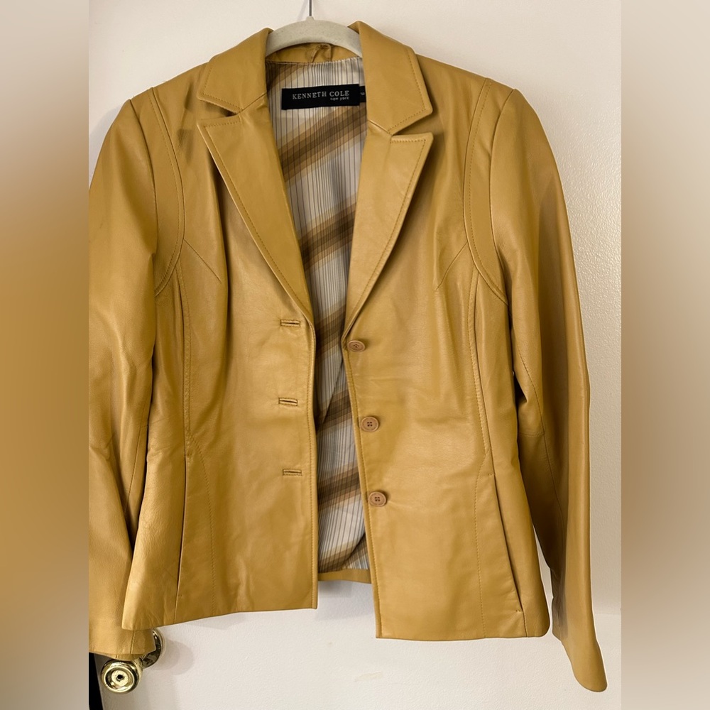 Kenneth Cole Leather Blazer/Jacket in soft yellow Sz Small